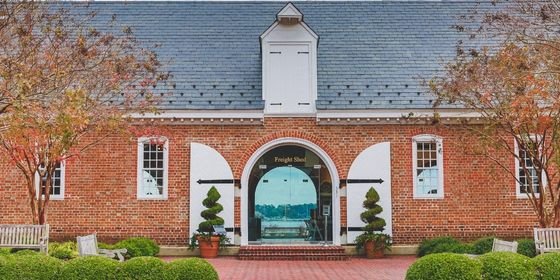 Yorktown Trolley driving by Victory Monument